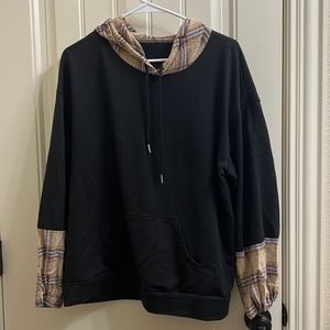 ROMWE Sweater with Flannel Hood and Sleeves